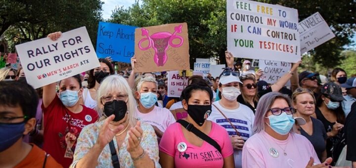 Un juge bloque l’interdiction de l’avortement au Texas