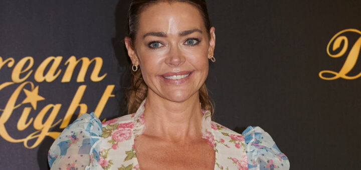 Denise Richards aurait été « aveuglée » par une décision de justice selon laquelle Charlie Sheen n’aurait plus à payer de pension alimentaire pour enfants