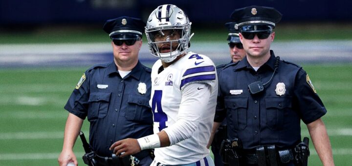 Des soldats de l’État du Texas arrêtent Dak Prescott pour avoir mis fin à un playcall conçu avec Audible