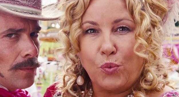Les meilleurs rôles de Jennifer Coolidge, de légalement blonde au meilleur de la série