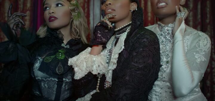 China McClain sur le réenregistrement appelant tous les monstres