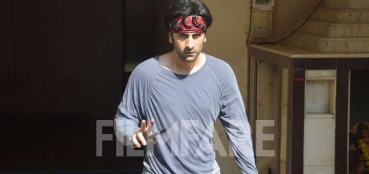 En images : Ranbir Kapoor se fait photographier après une répétition de danse