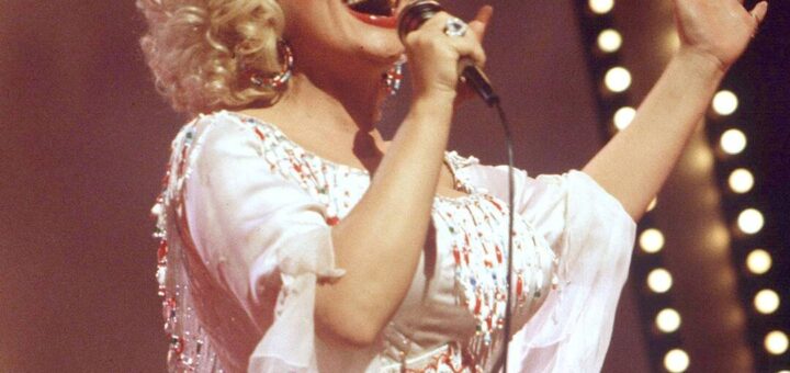 Dolly Parton révèle enfin la vérité derrière les rumeurs sur ses tatouages