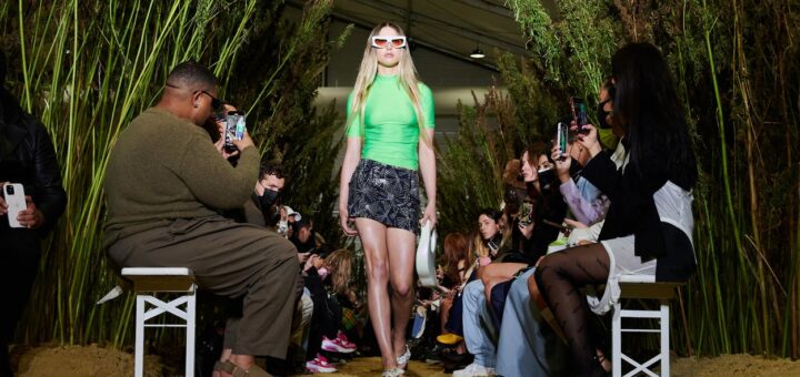 La fille de Steve Jobs a fait ses débuts sur les podiums à Paris